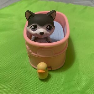 Littlest Pet Shop Pink Bathtub with Black and White Husky (#210)
